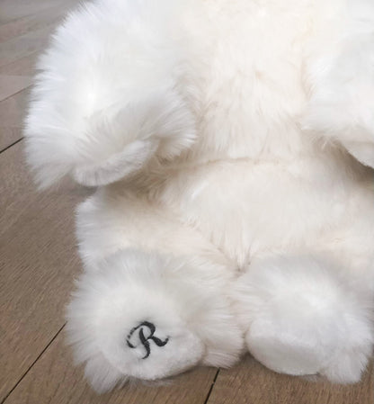 J'ajoute la broderie sur la patte de l'Ours Jules (80€)